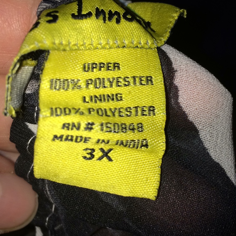 NWT Plus size floral hi low top - Picture 4 of 4